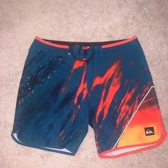 NWOT Quicksilver board shorts 38 - Picture 1 of 6